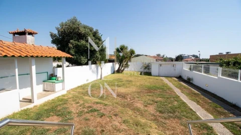 Moradia T4 para Arrendamento em Gulpilhares e Valadares