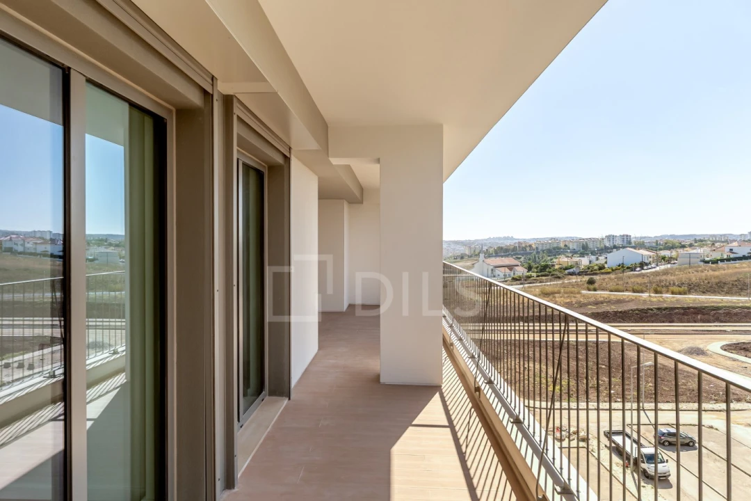 Apartamento T3 para Venda em Santo António dos Cavaleiros e Frielas Foto 4