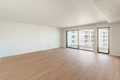 Apartamento T3 para Venda em Santo António dos Cavaleiros e Frielas