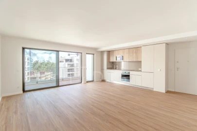Apartamento T3 para Venda em Santo António dos Cavaleiros e Frielas