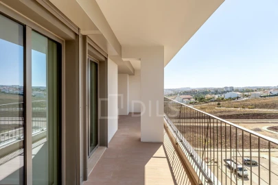 Apartamento T3 para Venda em Santo António dos Cavaleiros e Frielas
