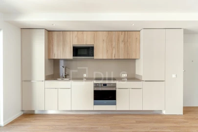 Apartamento T3 para Venda em Santo António dos Cavaleiros e Frielas