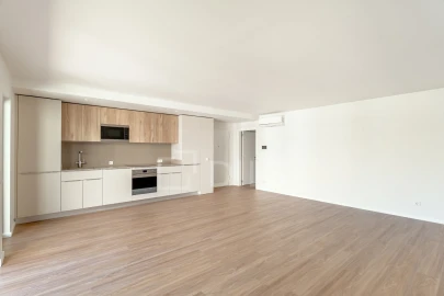 Apartamento T3 para Venda em Santo António dos Cavaleiros e Frielas