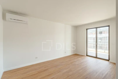 Apartamento T3 para Venda em Santo António dos Cavaleiros e Frielas