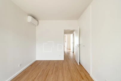 Apartamento T3 para Venda em Santo António dos Cavaleiros e Frielas