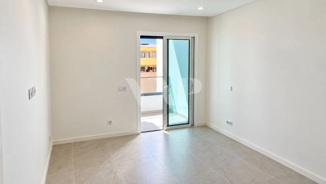 Apartamento T2 para Venda em Quarteira Foto 3