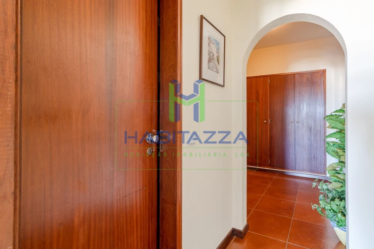 Apartamento T2 para Arrendamento em Lagos (São Sebastião e Santa Maria) Foto 10