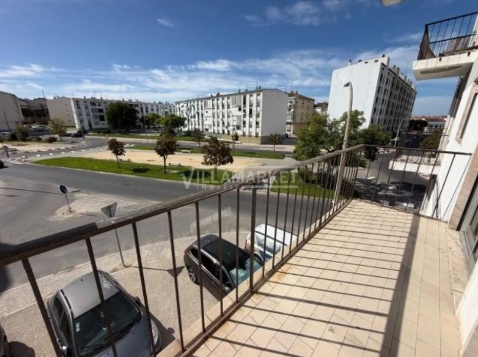 Apartamento T1 para Venda em Baixa da Banheira e Vale da Amoreira Foto 4
