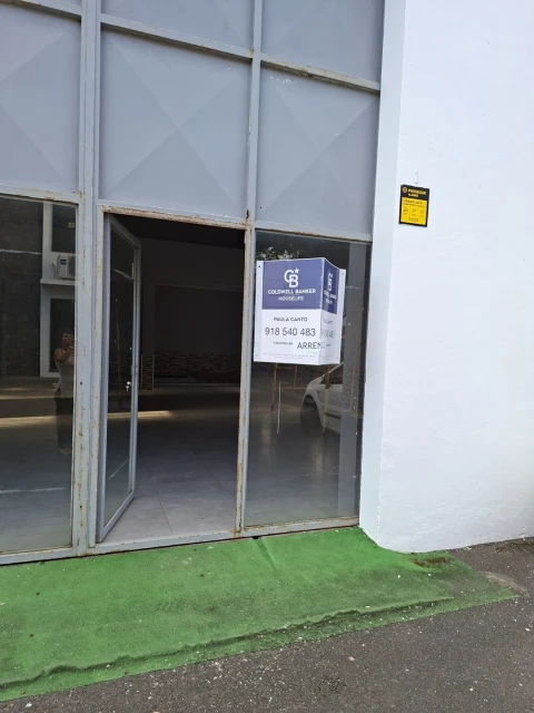 Armazém para Arrendamento em Relva