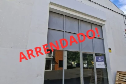 Armazém para Arrendamento em Relva