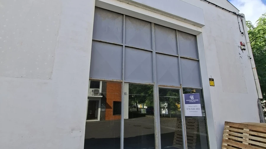 Armazém para Arrendamento em Relva