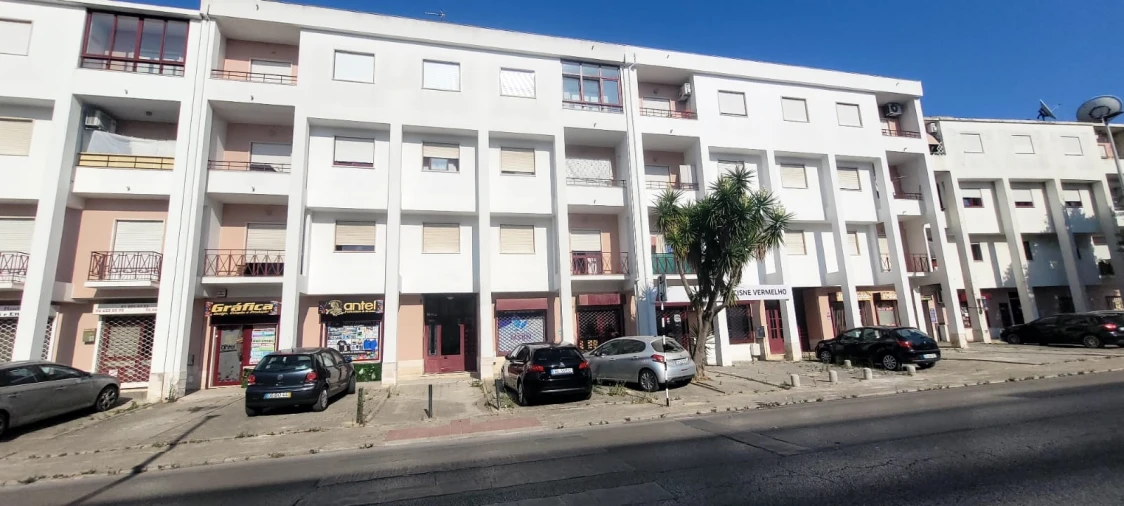 Apartamento T4 para Venda em Amora Foto 2