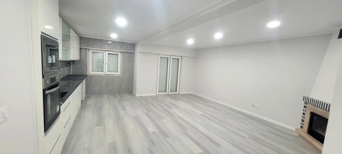 Apartamento T4 para Venda em Amora Foto 8