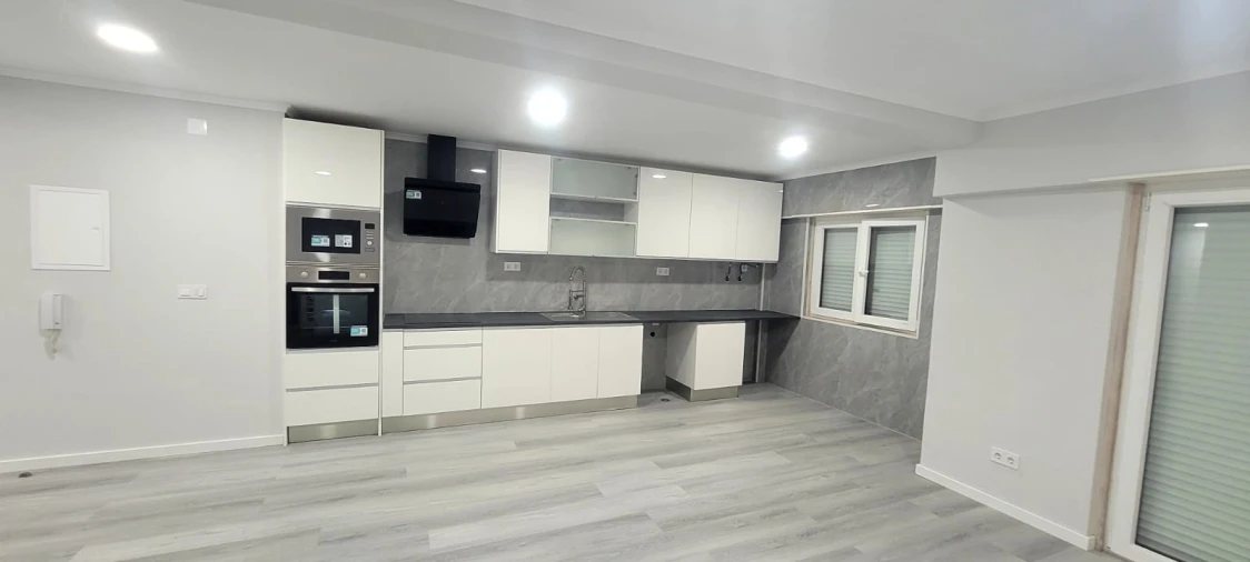 Apartamento T4 para Venda em Amora Foto 12