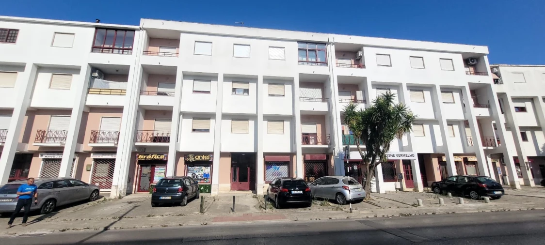 Apartamento T4 para Venda em Amora Foto 3