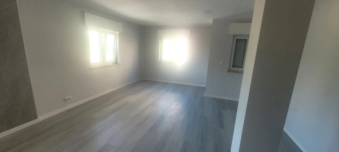 Apartamento T2 para Venda em Corroios Foto 12