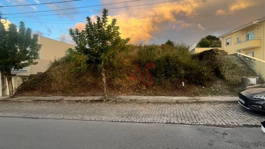 Terreno para Venda em Pombeiro de Ribavizela