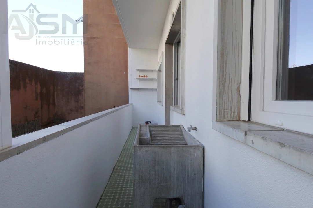 Apartamento T2 para Arrendamento em Ajuda Foto 18