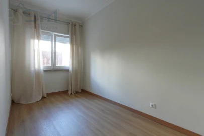 Apartamento T2 para Arrendamento em Ajuda