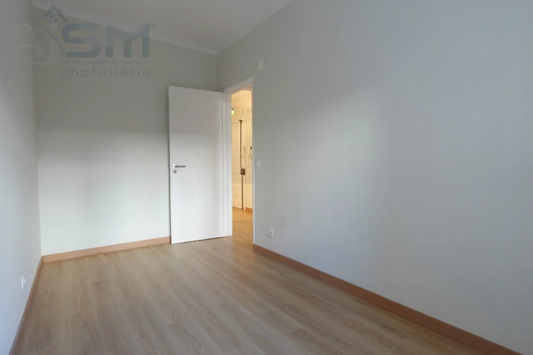 Apartamento T2 para Arrendamento em Ajuda Foto 12