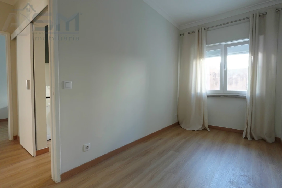 Apartamento T2 para Arrendamento em Ajuda Foto 13