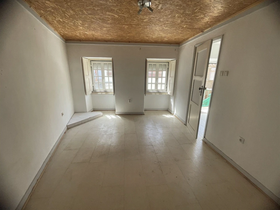 Moradia T2 para Venda em Vila Cortes da Serra Foto 4