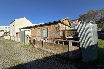 Moradia T0 para Venda em Lordelo do Ouro e Massarelos
