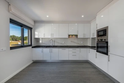 Apartamento T3 para Venda em Quelfes