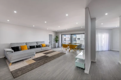 Apartamento T3 para Venda em Quelfes