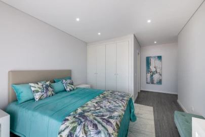 Apartamento T3 para Venda em Quelfes
