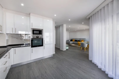Apartamento T3 para Venda em Quelfes