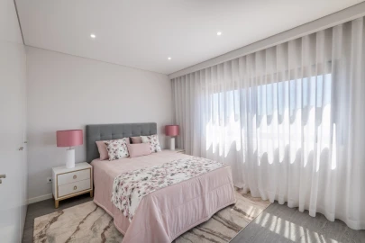 Apartamento T3 para Venda em Quelfes