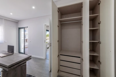Apartamento T3 para Venda em Quelfes
