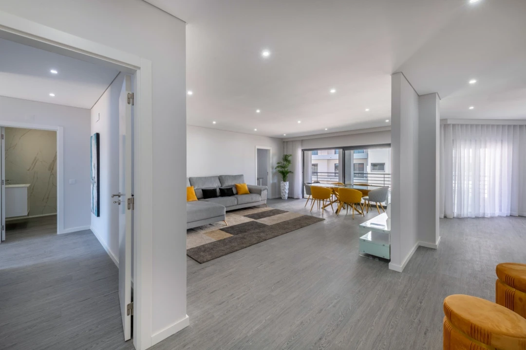 Apartamento T3 para Venda em Quelfes Foto 3