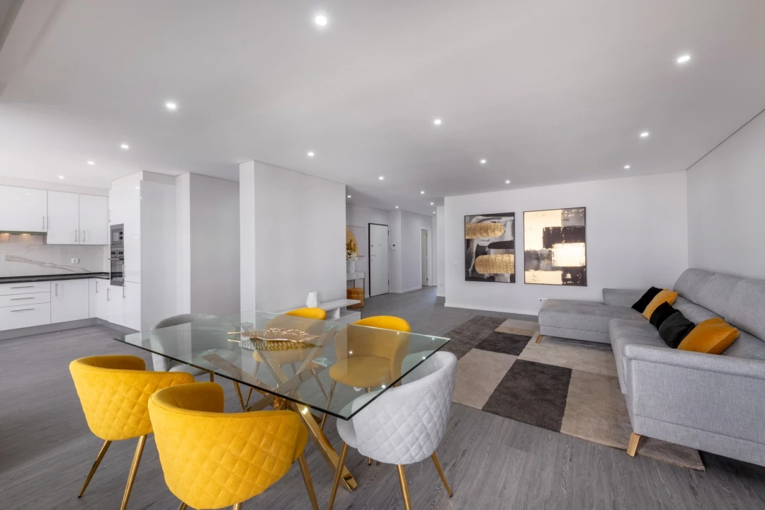 Apartamento T3 para Venda em Quelfes Foto 2