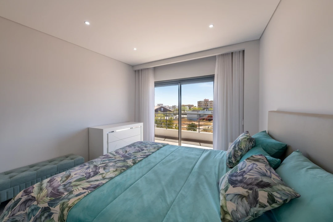 Apartamento T3 para Venda em Quelfes Foto 12