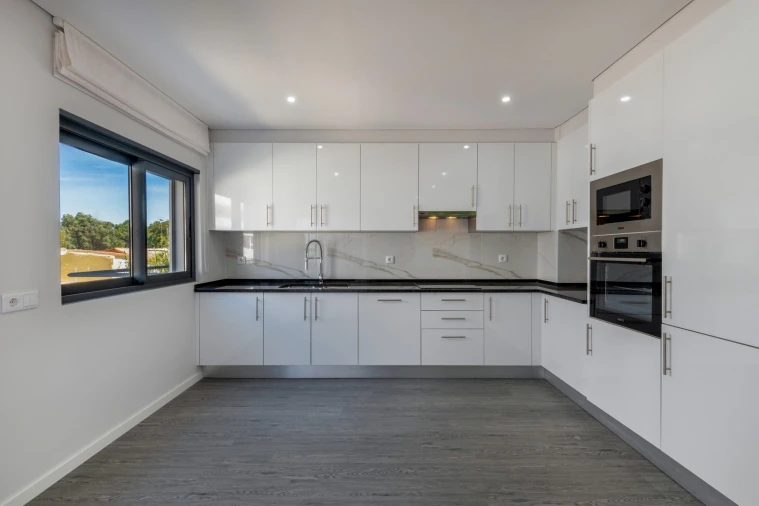 Apartamento T3 para Venda em Quelfes Foto 6