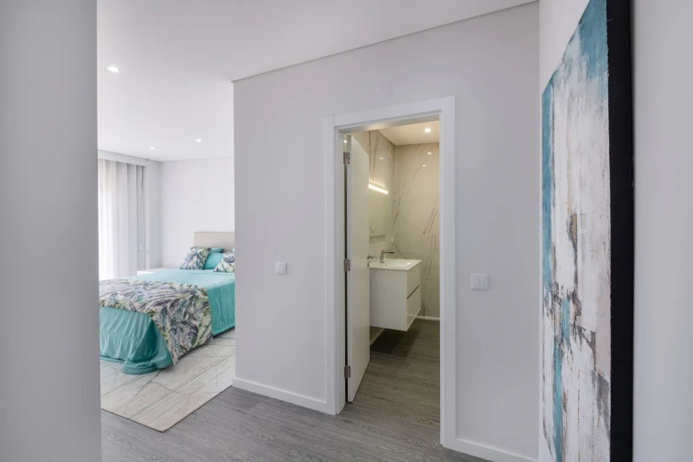 Apartamento T3 para Venda em Quelfes Foto 15
