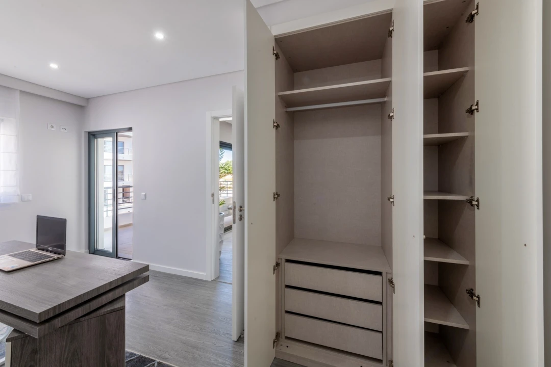 Apartamento T3 para Venda em Quelfes Foto 9