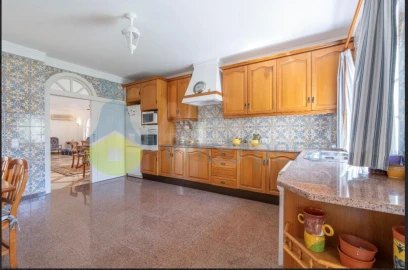 Moradia T6 para Venda em Alvor