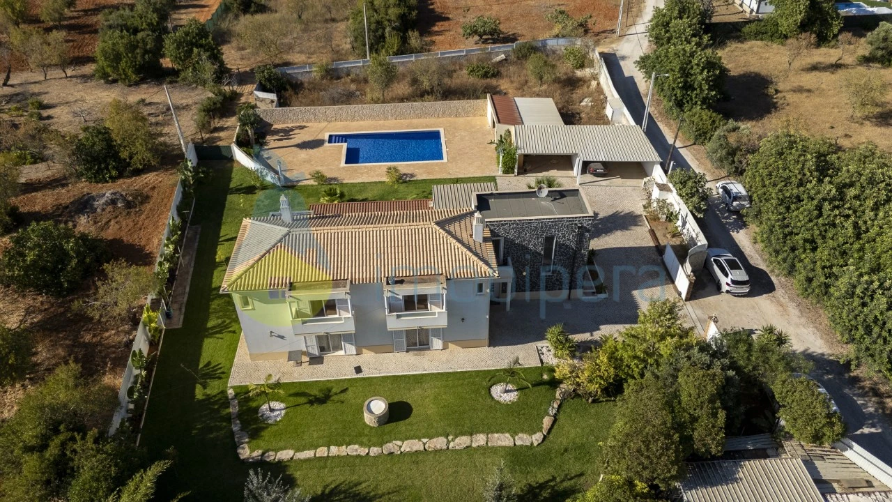 Moradia T3 para Venda em Guia Foto 1