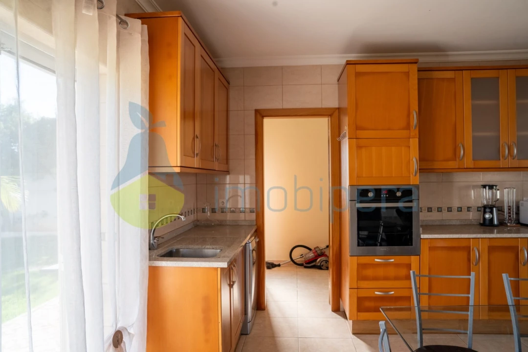 Moradia T3 para Venda em Guia Foto 11