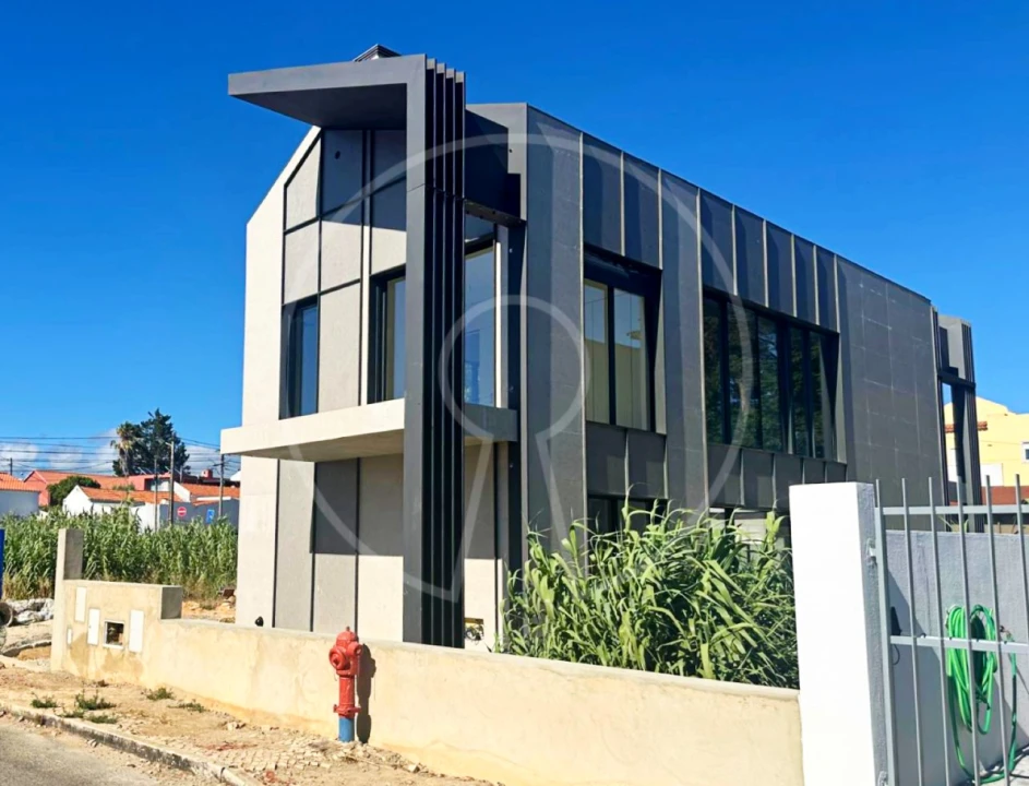 Moradia T3 para Venda em Alcabideche Foto 3