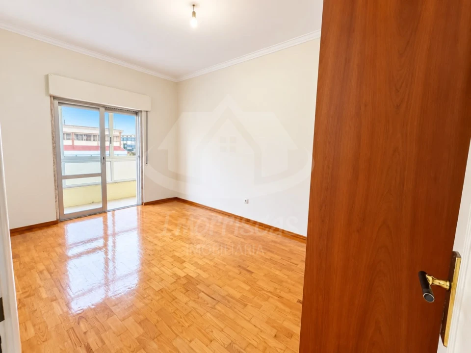 Apartamento T3 para Venda em Santa Iria de Azoia, São João da Talha e Bobadela Foto 24