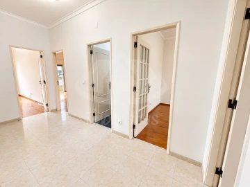 Apartamento T3 para Venda em Santa Iria de Azoia, São João da Talha e Bobadela