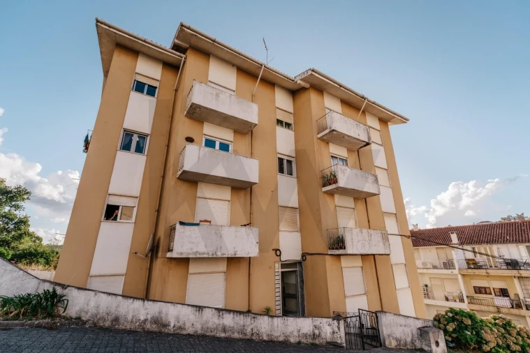 Apartamento T3 para Venda em Santo Antonio dos Olivais Foto 30