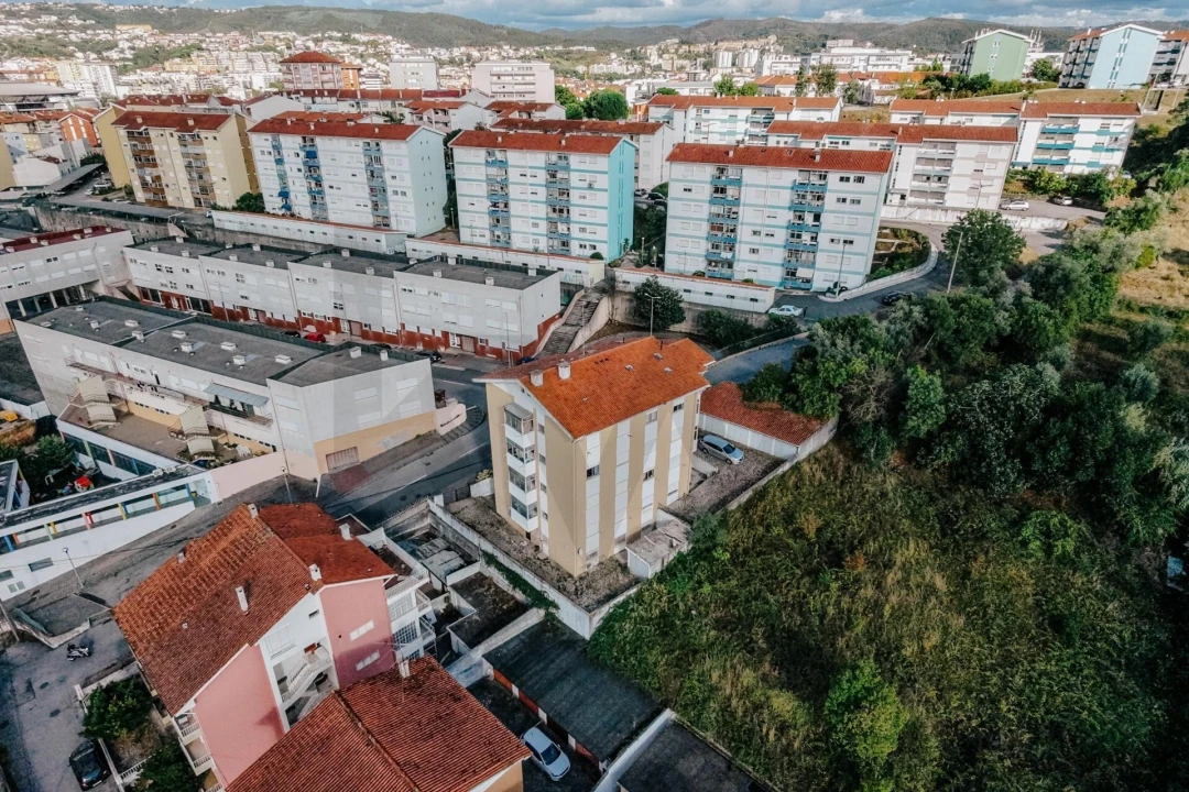 Apartamento T3 para Venda em Santo Antonio dos Olivais Foto 28