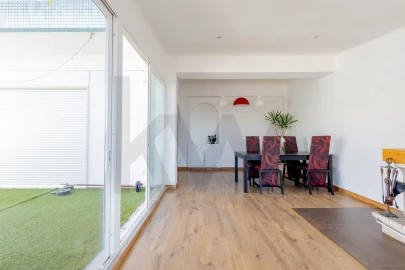 Apartamento T2 para Arrendamento em Costa da Caparica