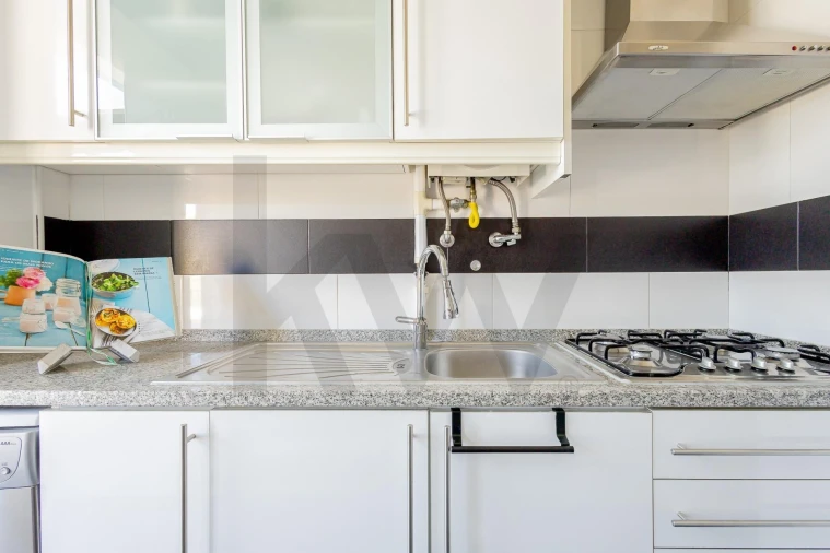 Apartamento T2 para Arrendamento em Costa da Caparica Foto 11