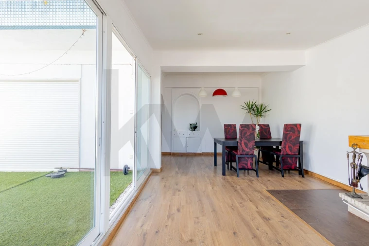 Apartamento T2 para Arrendamento em Costa da Caparica Foto 4
